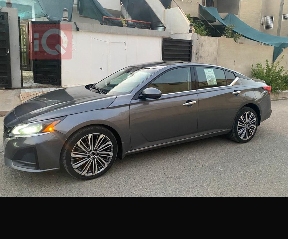 نيسان ألتيما